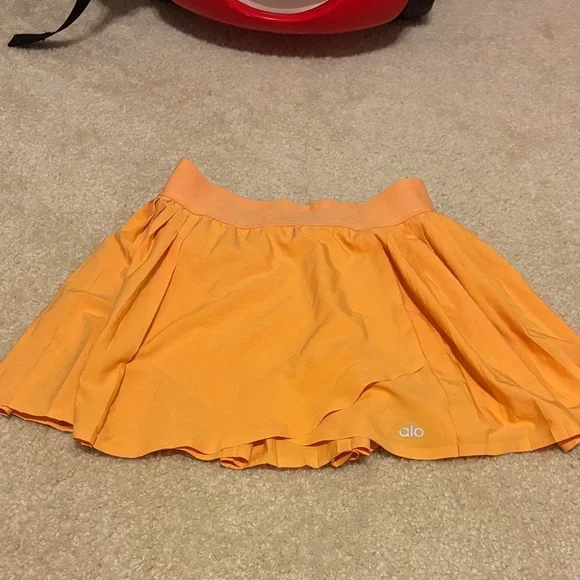 ALO Yoga Women's Aces Tennis Skirt in orange Canteloupe size XS - Picture 3 of 6